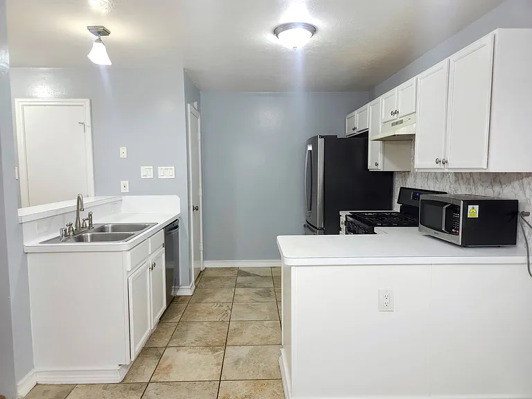 1013 Ruthven St — Photo 11