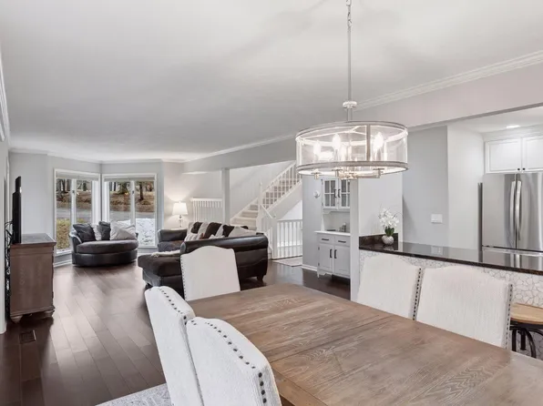 118 Wildwood Bay Dr, Mahtomedi, MN 55115