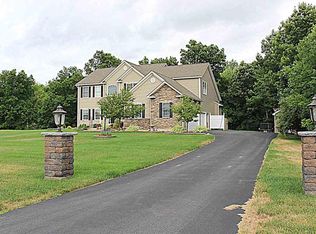 693 Maura Ln, Glenville, NY 12302