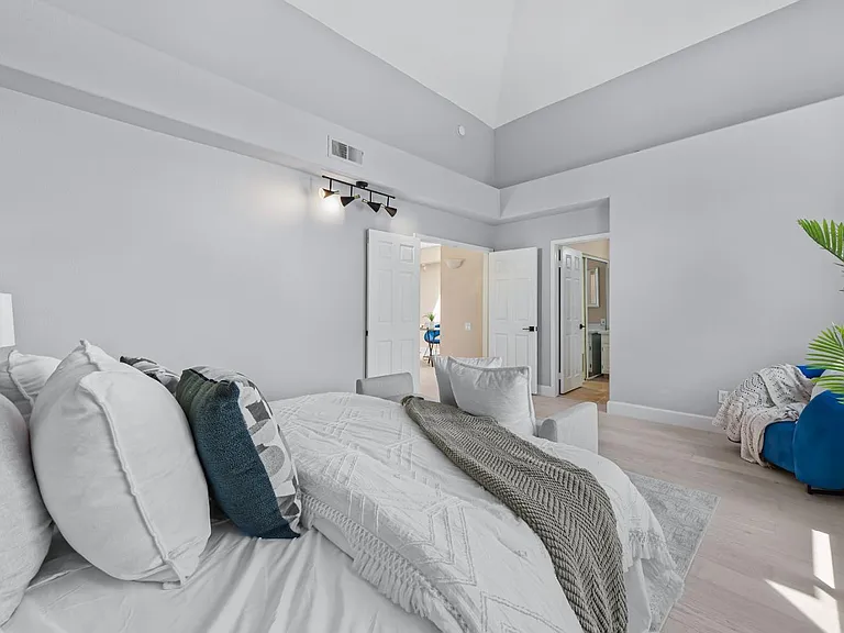 856 Lakeshore Dr — Photo 18