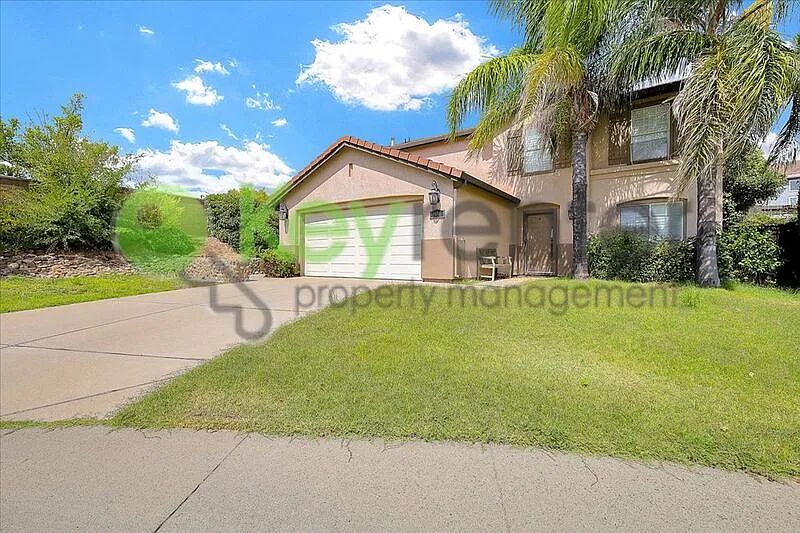 4 bed, 2.5 bath, 2260 sqft, $3,150 — Photo 2
