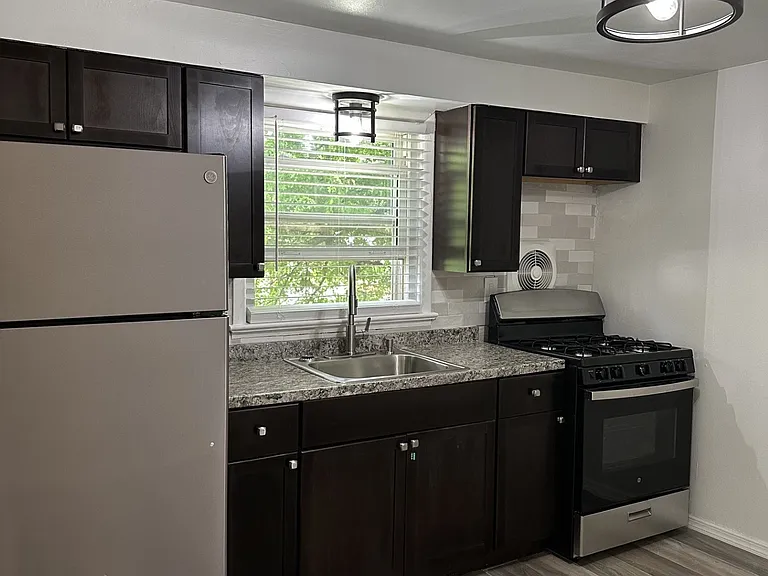 929 Warren St #2 — Photo 5
