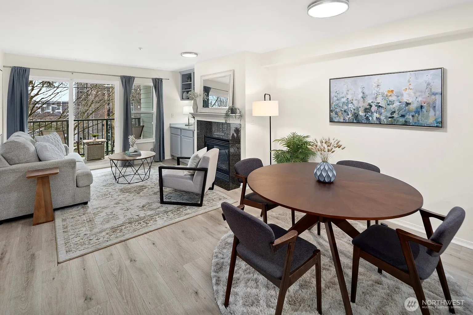 1819 E Denny Way #104 photo 1