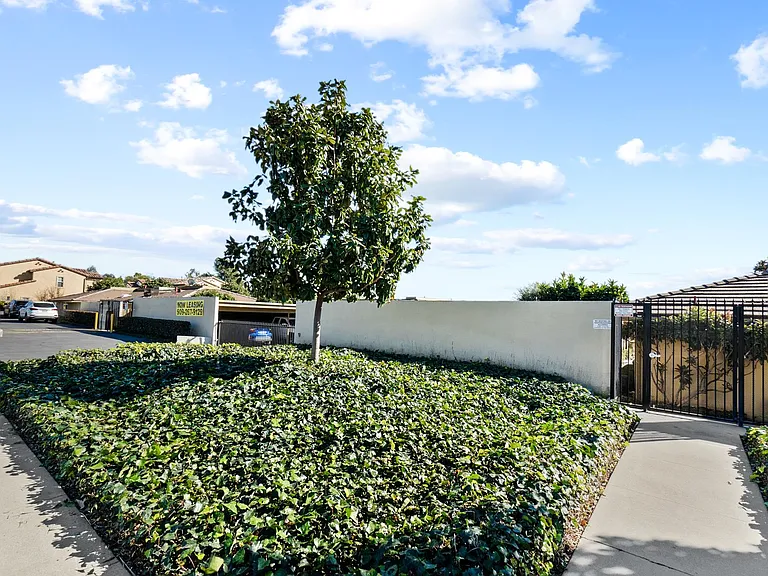 Monarch Terrace (K04) — Photo 82