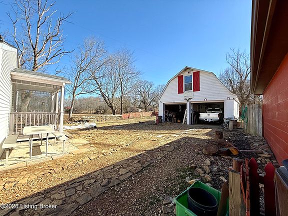 3rd image of 500 Wolf Run Rd