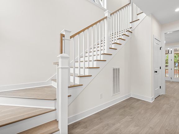 3rd image of 708 Grayhaven Pl