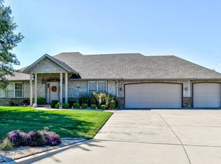 3945 N Springlawn Ave, Springfield, MO 65803