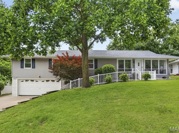 1337 Aloha Dr, Saint Louis, MO 63126