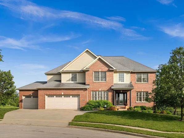 4 Emerald Crest Ct, Bloomington, IL 61705