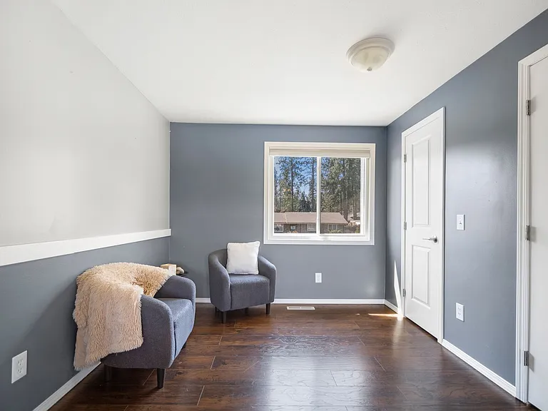 107 E Regina Ave — Photo 23