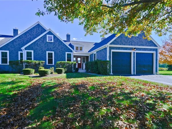 94 Storm King Dr, Portsmouth, RI 02871