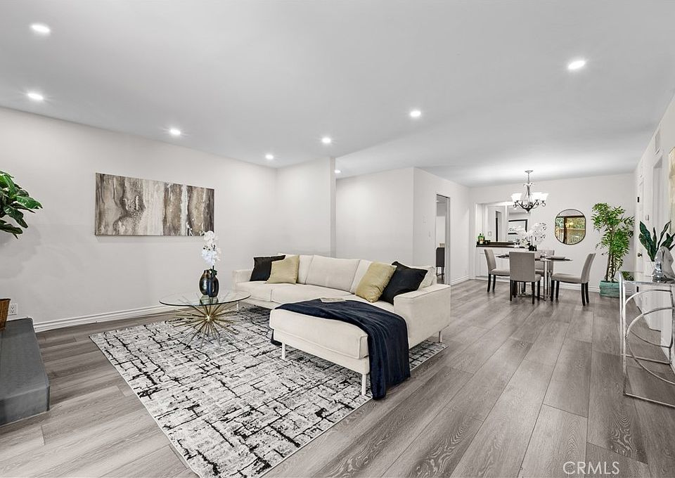 1st image of 16022 Moorpark St APT 103