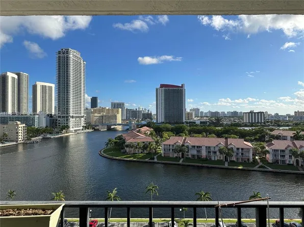 200 Leslie Dr, Hallandale, FL