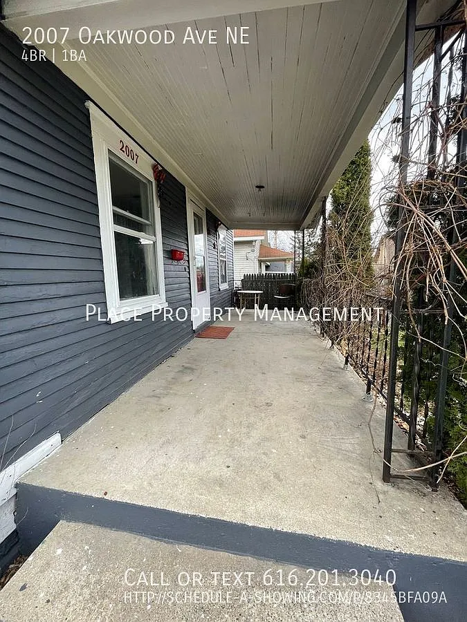 2007 Oakwood Ave NE - 4 bedroom on NE side! — Photo 4