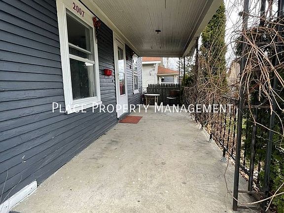 4th image of 2007 Oakwood Ave NE