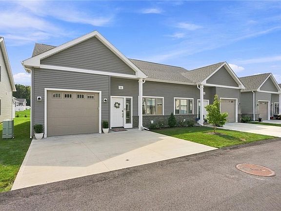 3rd image of 6 W Valley Cir