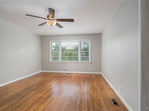 3rd image of 1505 60th Ave E
