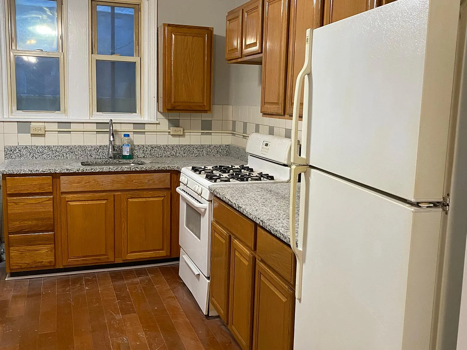 742 Carpenter St — Photo 3