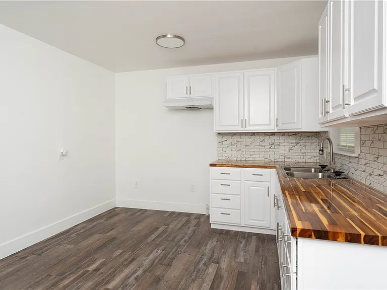 2522 Cleo St — Photo 8
