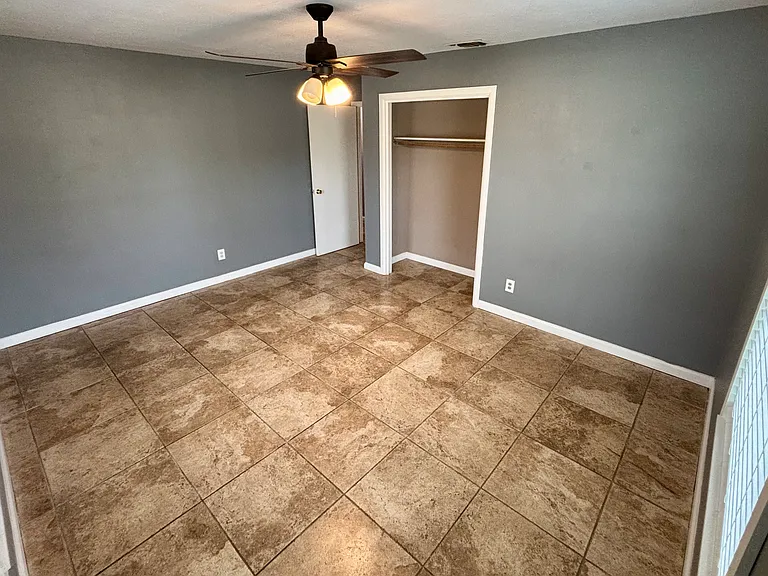 204 Brook St — Photo 4