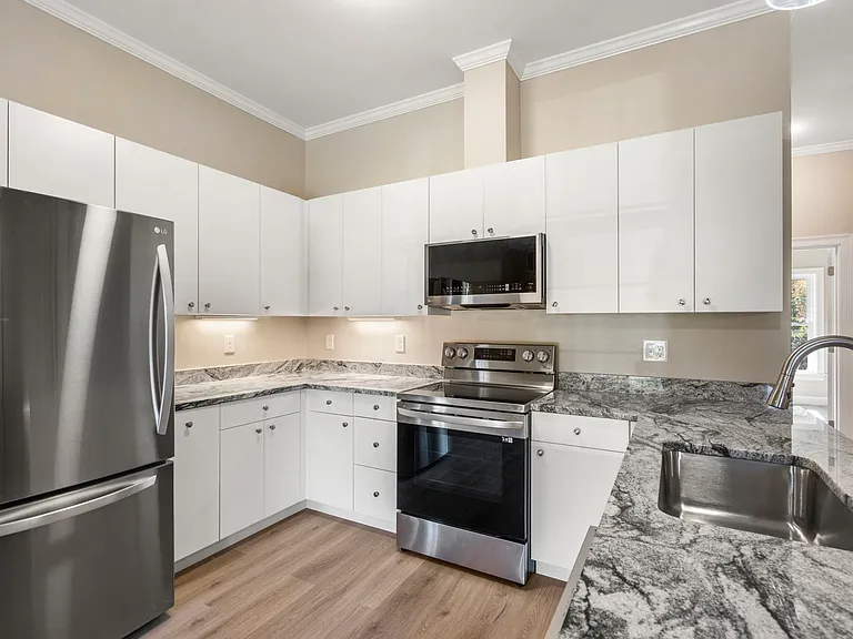 240 Main St #302 — Photo 3