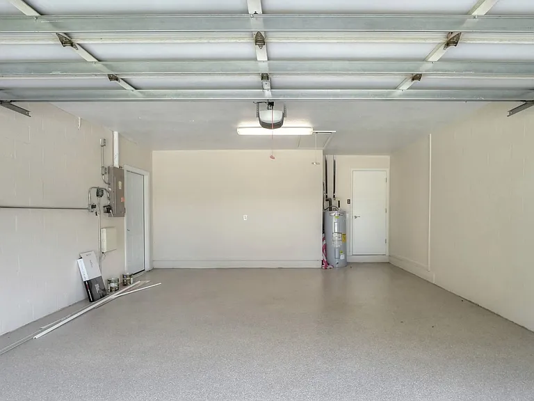 1201 Burlington Ct — Photo 37