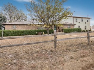 411 Goodnight St, Claude, TX 79019