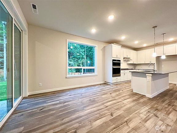 5th image of 1418 NW Swenson Court #34