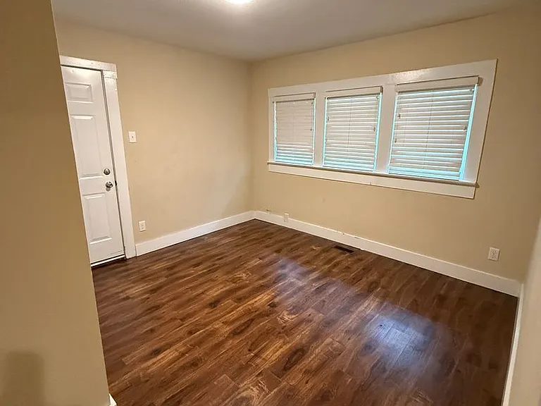 1209 S Lincoln St — Photo 14