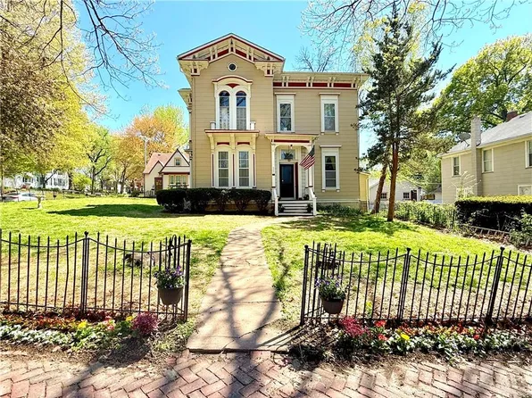 303 Arch St, Leavenworth, KS 66048