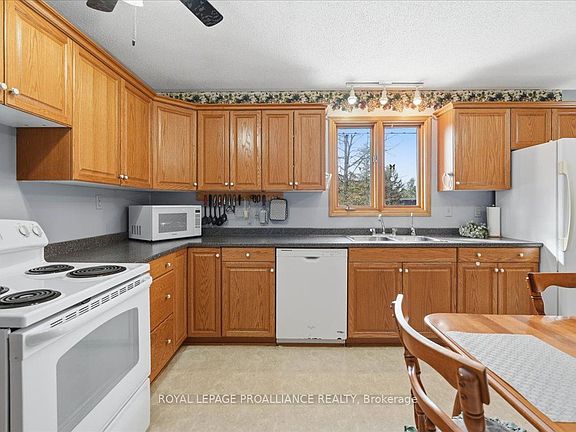 3rd image of 1004 Bateman Rd E