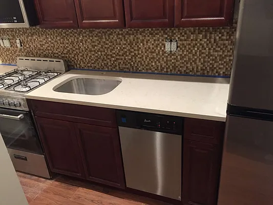 Rented by Metroline Realty | media 85