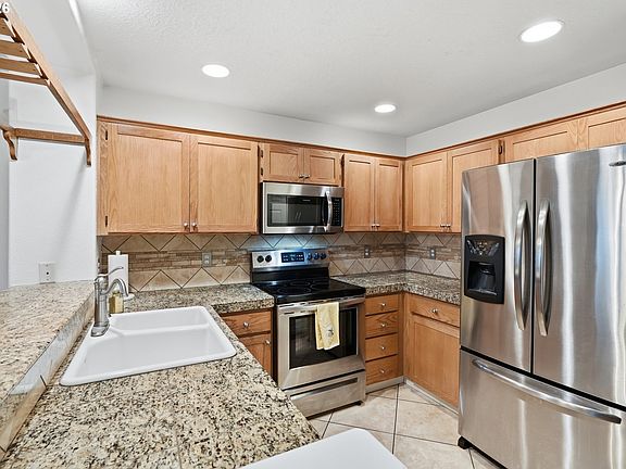 4th image of 12822 NW Jarvis Pl