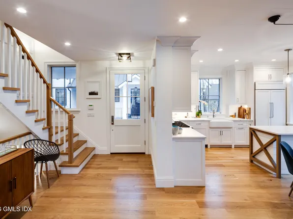 25 Woodland Dr #B, Greenwich, CT 06830