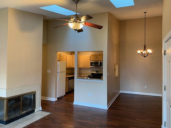 4th image of 20 Voscek Ct