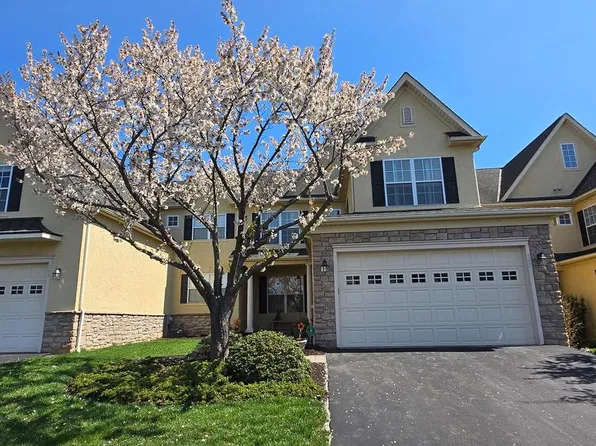 562 Farmdale Cir, Blue Bell, PA 19422