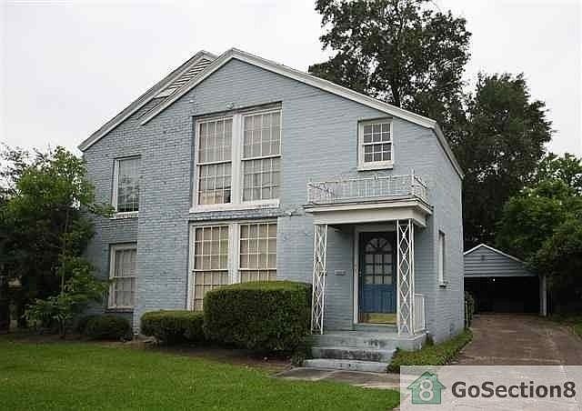 2nd image of 2075 Hazel St