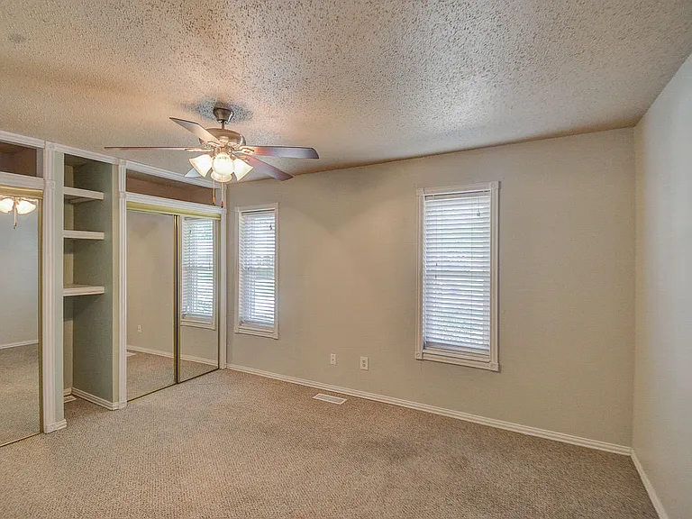 9800 Craford Ct — Photo 37