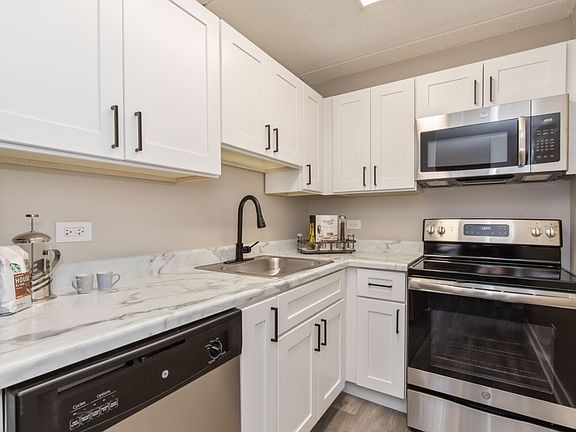 4th image of 1800 Wedgewood Dr APT 317