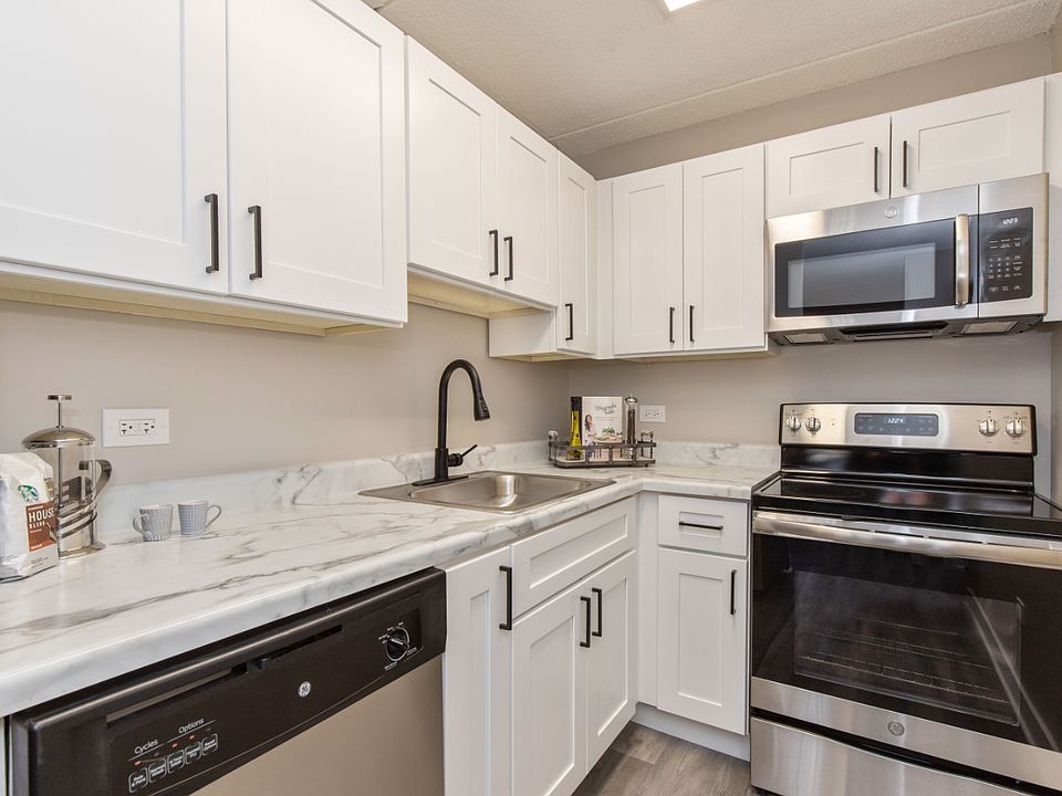 Luna Park 1800 Wedgewood Dr Gurnee IL Zillow