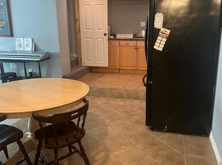 18 Roslyn Ct, East Patchogue, NY 11772