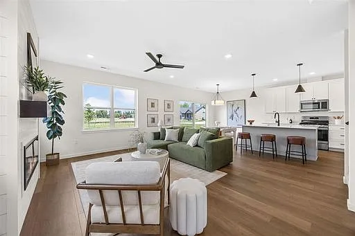 3 bed, 2.5 bath, 1897 sqft, $2,750 — Photo 2
