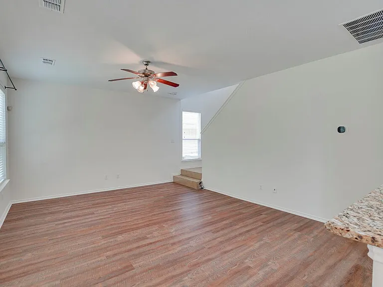 1609 Waxberry Ln — Photo 4