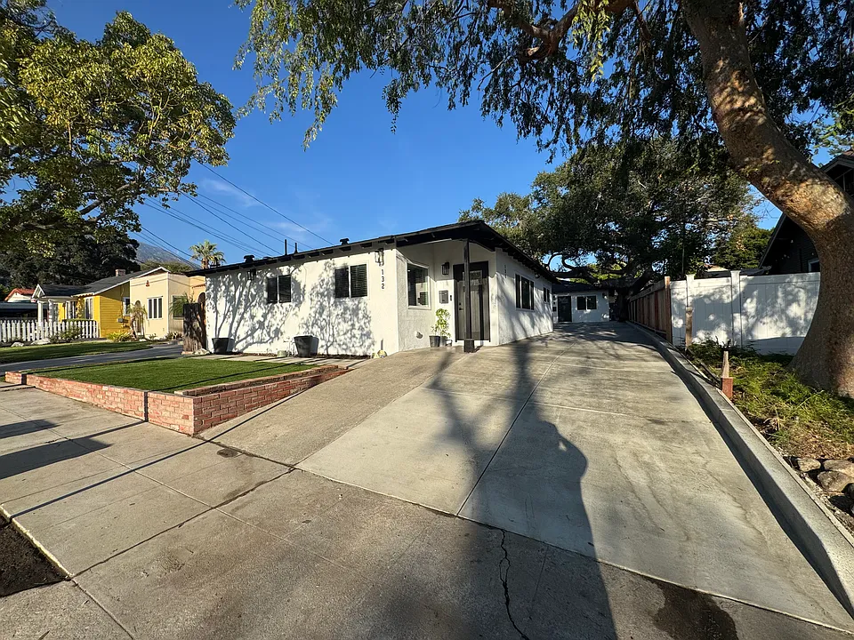 132 Poinsettia Ave #C