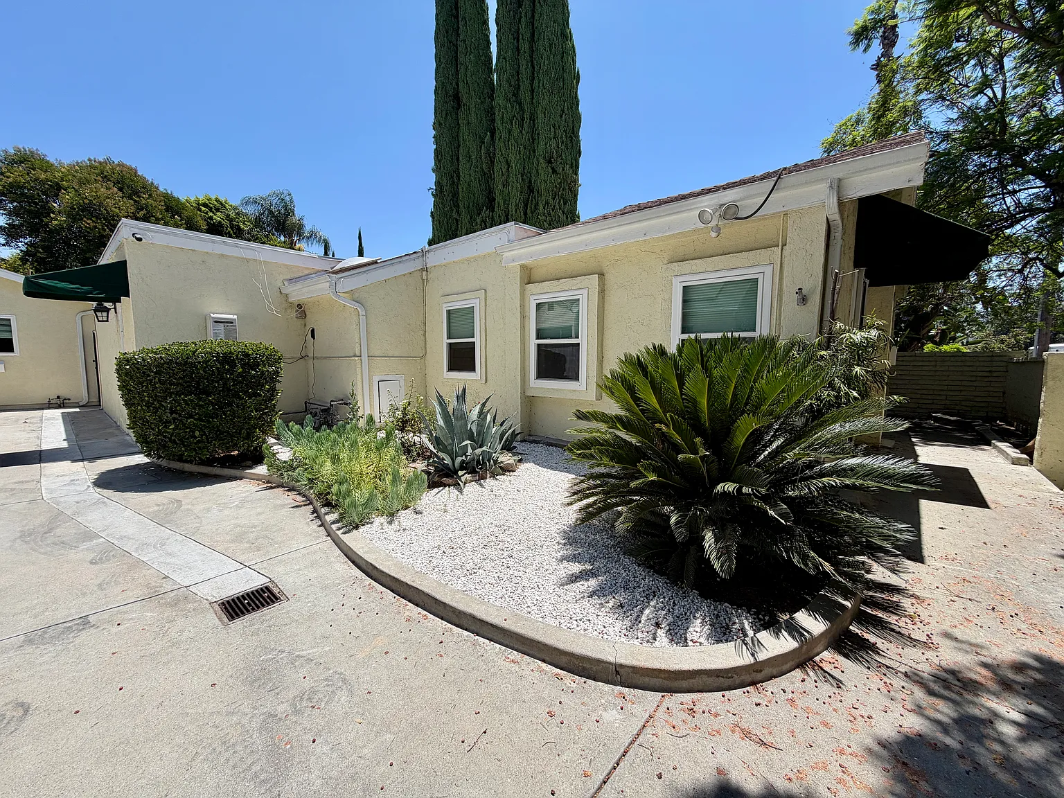 3 bed, 2060 sqft, $4,900 — Photo 1