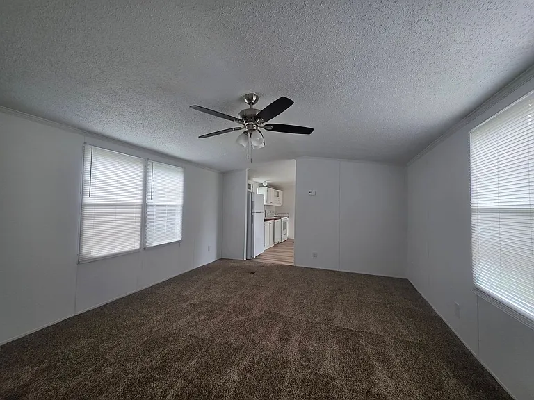 1018 Jacks Dr — Photo 2