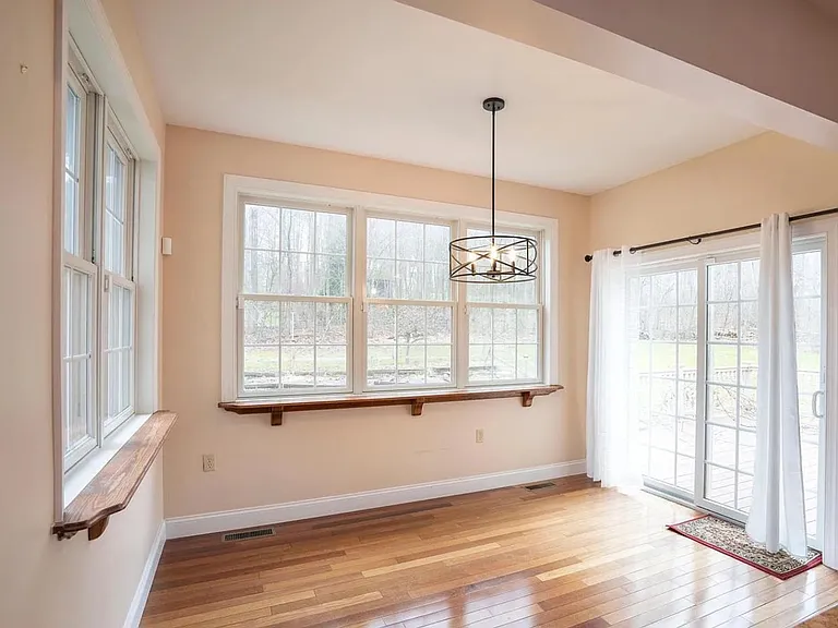 120 Meadowview Dr — Photo 16