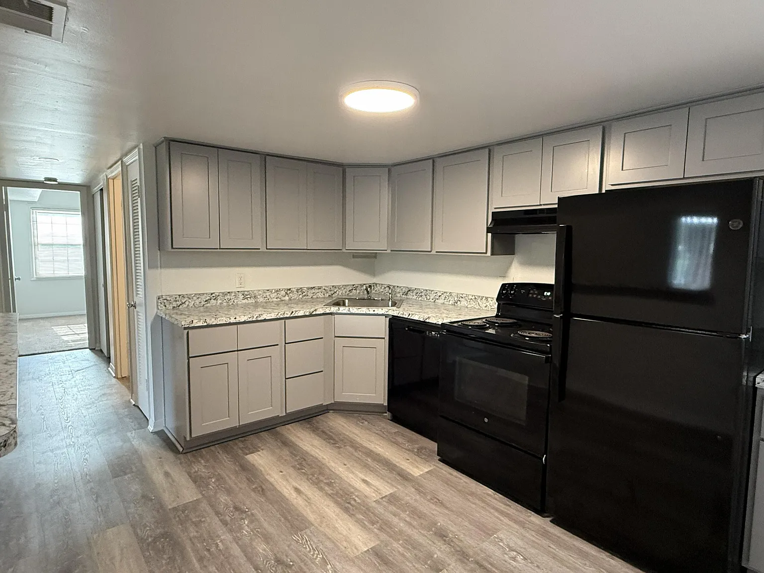 2 bed, 1.0 bath, 925 sqft, $1,175 — Photo 3