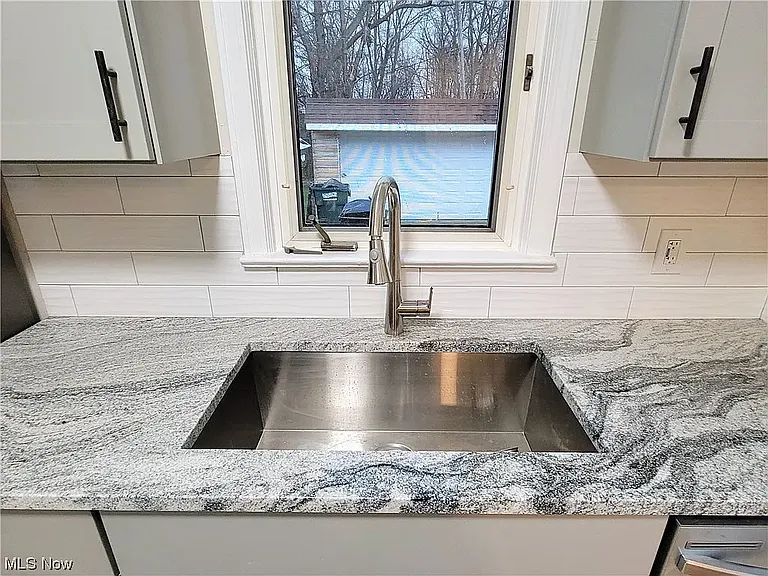 11919 Granger Rd — Photo 28