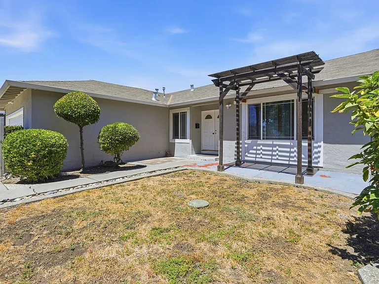 663 Albion Dr — Photo 5